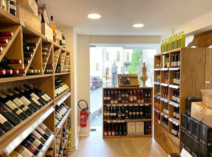 Einrichtung des Lebensmittelgeschäfts Le Comptoir du Goût