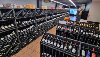 Zoom auf die Weinregale für Kellereien