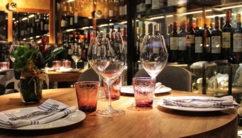 Wie gestaltet man den Raum eines Restaurants?