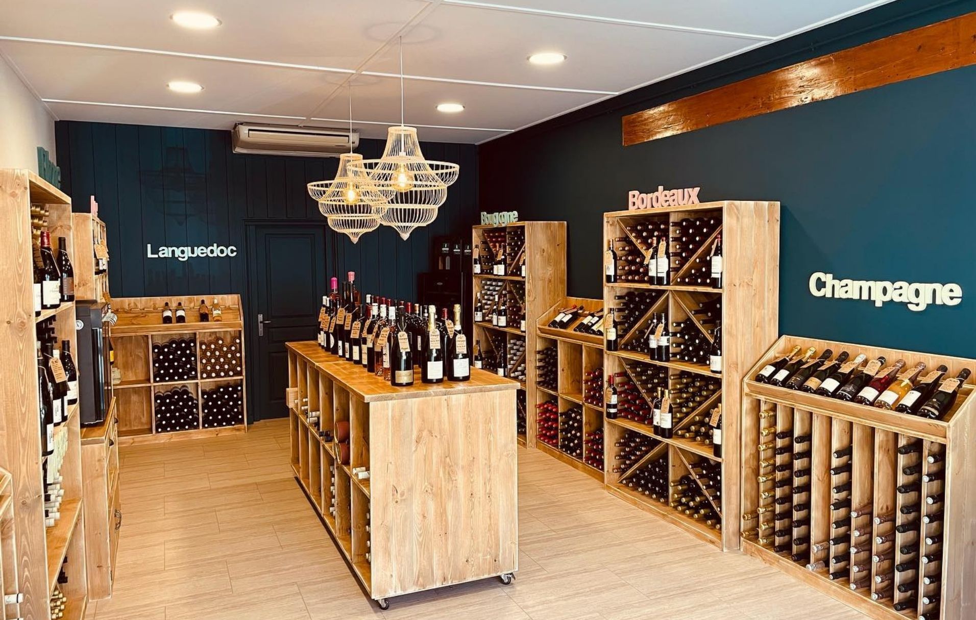 Cave à vin nos conseils pour mettre en valeur vos bouteilles de vin TRADIS