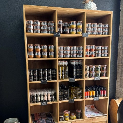 Layout of the cheese shop Au Cabanon des Saveurs - Carrousel 2
