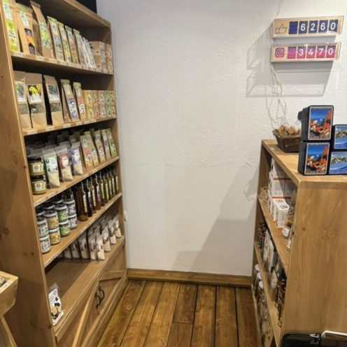 Agencement de l'épicerie Terra Bella Lecci - Carrousel 2