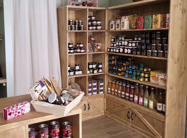 Layout of the delicatessen Cave des Gourmands Gourmets