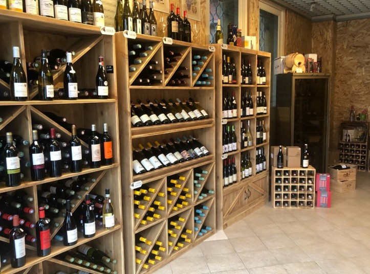 Layout of the wine cellar La Large Soif