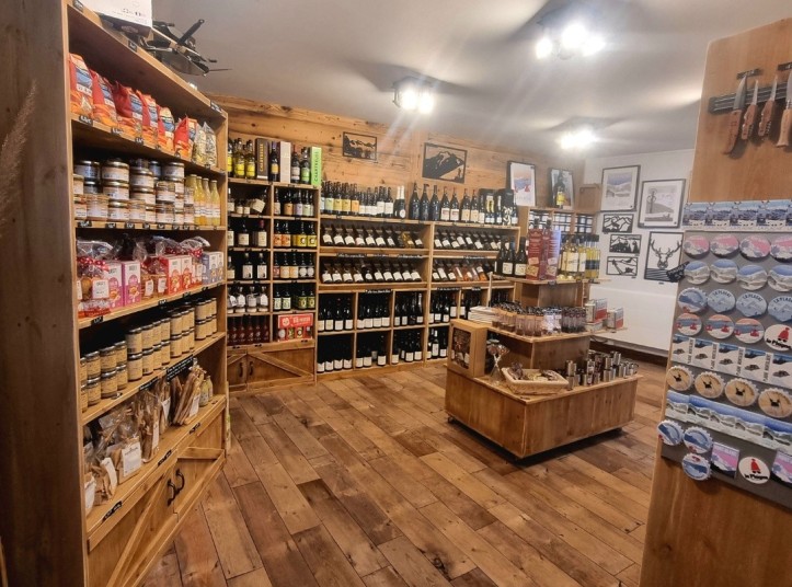 Grocery store layout Le Comptoir Montalbert