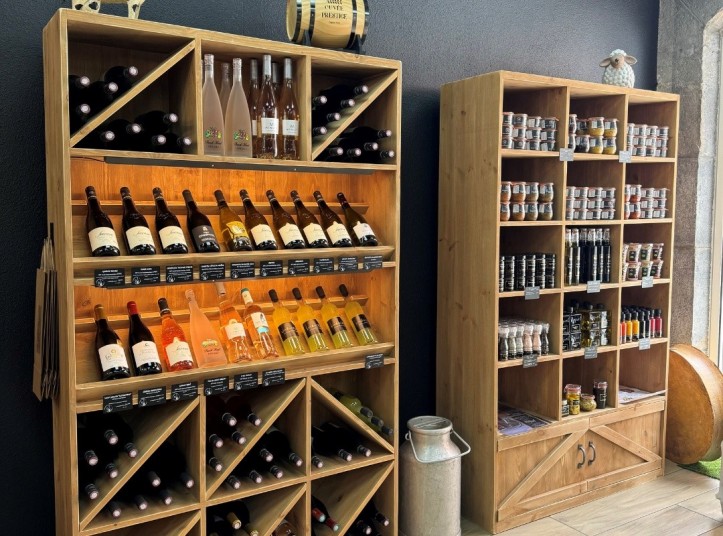 Layout of the cheese shop Au Cabanon des Saveurs