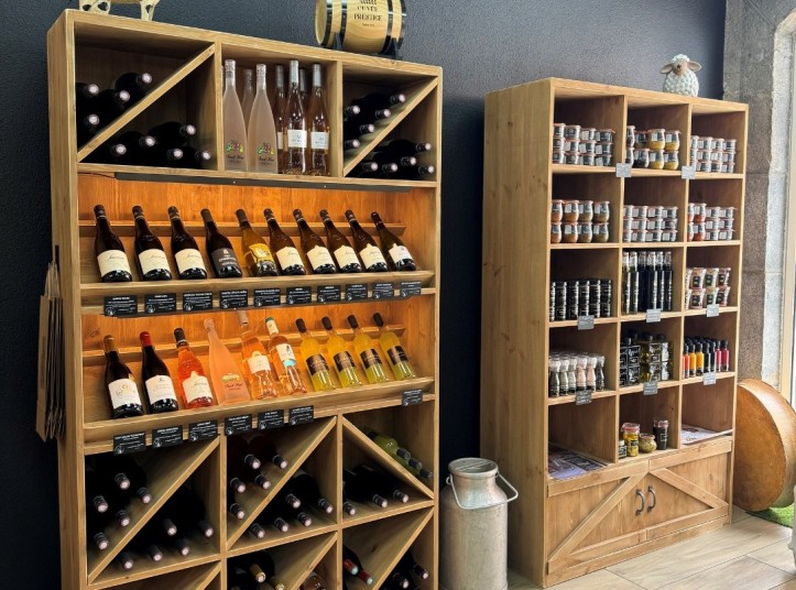 Layout of the cheese shop Au Cabanon des Saveurs