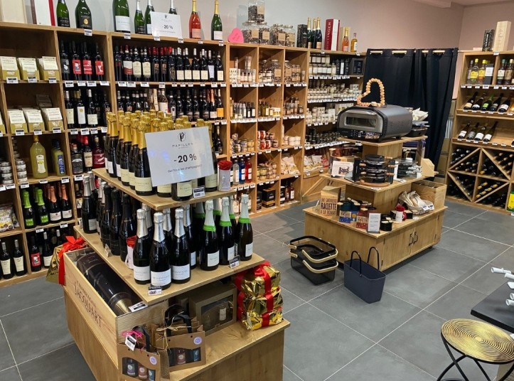 Agencement de l'épicerie Papilles et Prestige