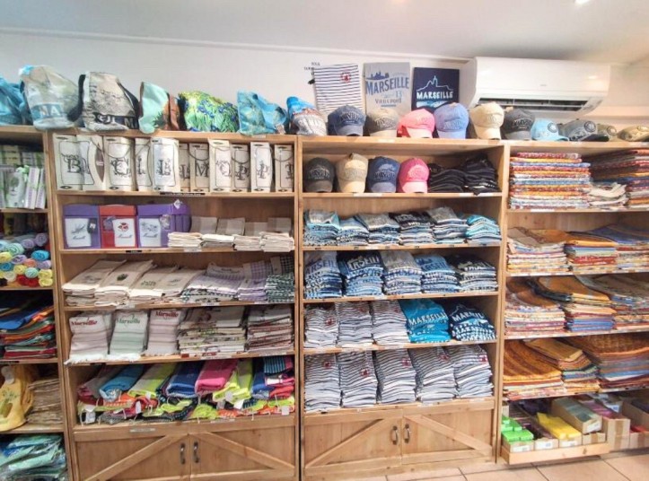 Agencement du magasin Les Baux Provençaux