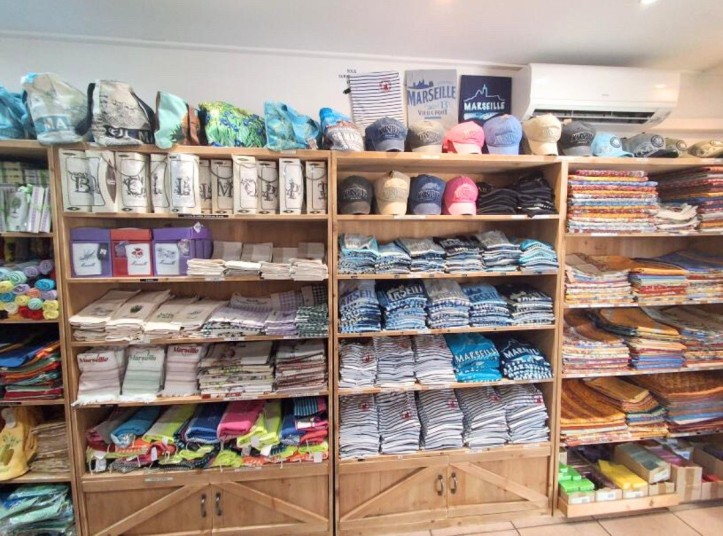 Agencement de la boutique Les Baux Provençaux