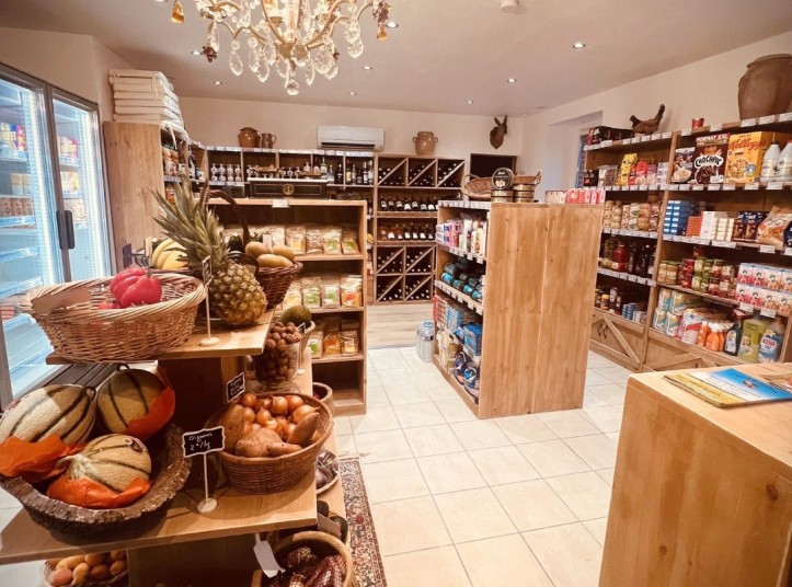 Agencement de l'épicerie L'Épicerie du Chant du Coq