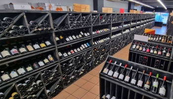 Zoom on Tradis wine racks for wine merchants
