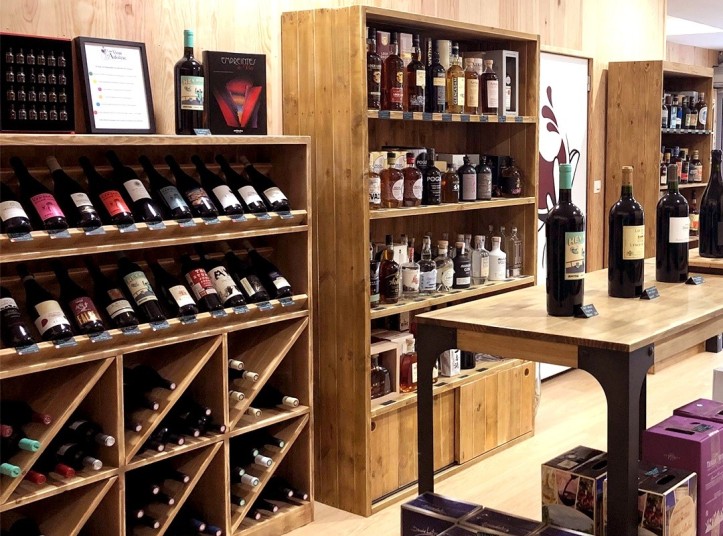 Agencement de la cave Les Vins d'Adeline