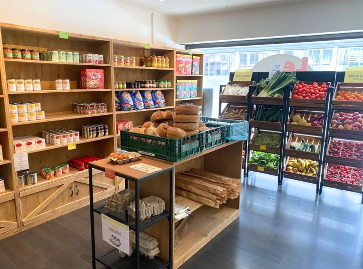 Inrichting van de delicatessenzaak Le Kotidien