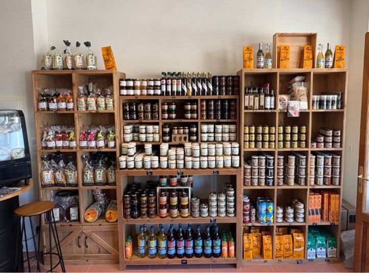 Inrichting van delicatessenzaak Pane Untu