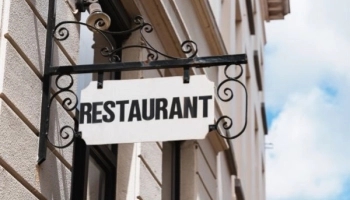 Restaurantindeling: het ontwerpen van een functionele en winstgevende ruimte